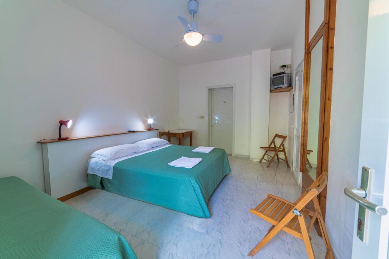 פונזה Albergo Le Querce מראה חיצוני תמונה